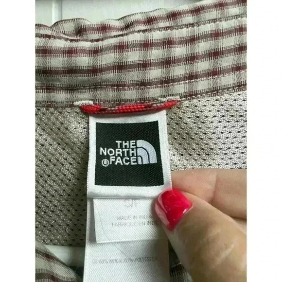 The North Face Men’s Button Down Shirt - Picture 8 of 11